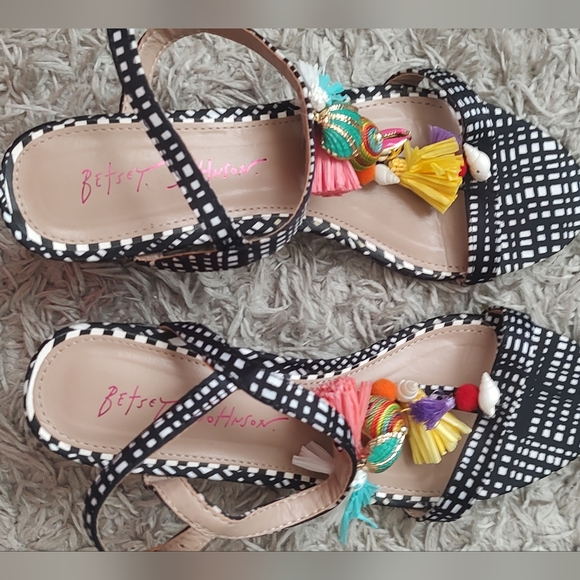 Betsey Johnson DYNAH Embellished Sandals Heels Shoes Tassel Shells Size 7 - Picture 5 of 11